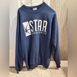 SOLD ON DEPOP Vintage Adult M crewneck sweater from The Flash franchise!